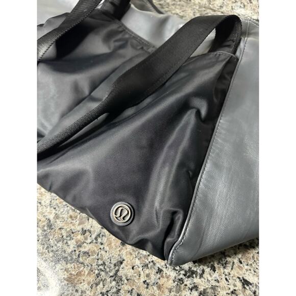 Lululemon Duffle Gym Bag - Picture 4 of 4